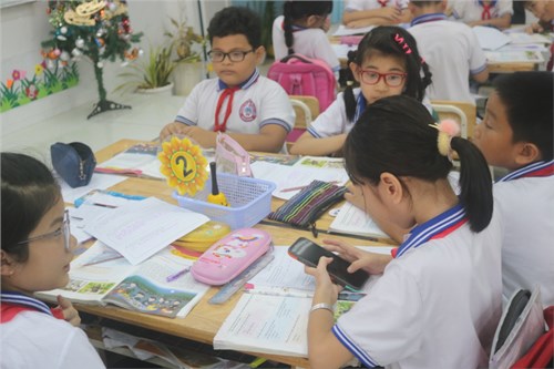 Chuyên đề cấp Trường bảng giảng số: Dạy viết cho học sinh lớp 4 theo hướng phát triển năng lực, sử dụng phần mềm trong dạy học